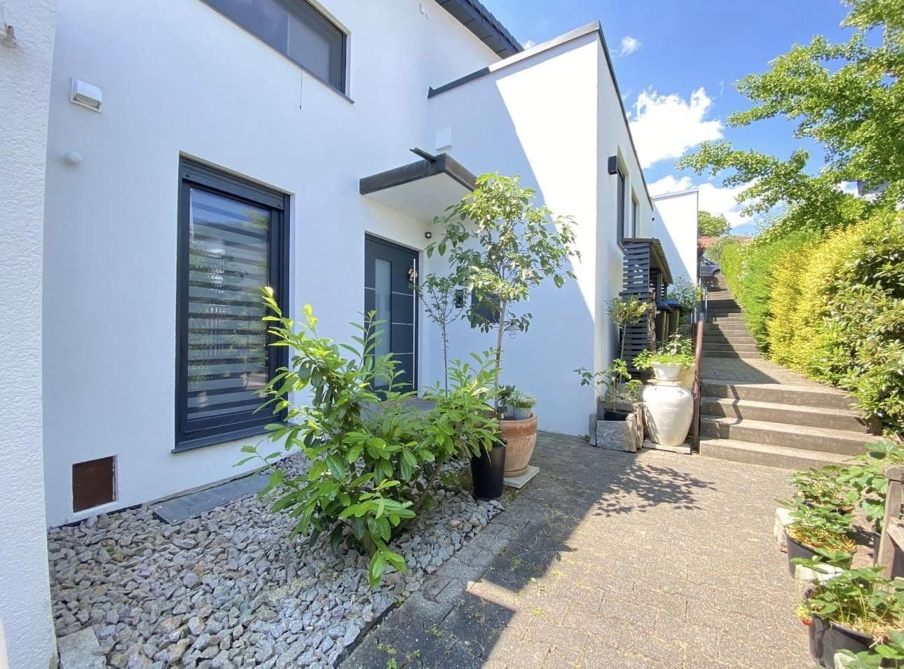 Prodej domu 123 m², pozemek 200 m², Weissach, Bádensko-Württembersko Prodej domu 123 m², pozemek 200 m², Weissach, Bádensko-Württembersko