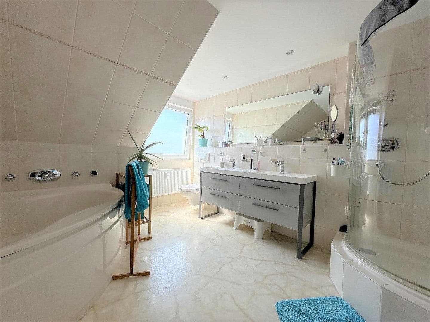 Prodej bytu 4+1 116 m², Kaisersbacher Str. 15, Fellbach, Bádensko-Württembersko Prodej bytu 4+1 116 m², Kaisersbacher Str. 15, Fellbach, Bádensko-Württembersko