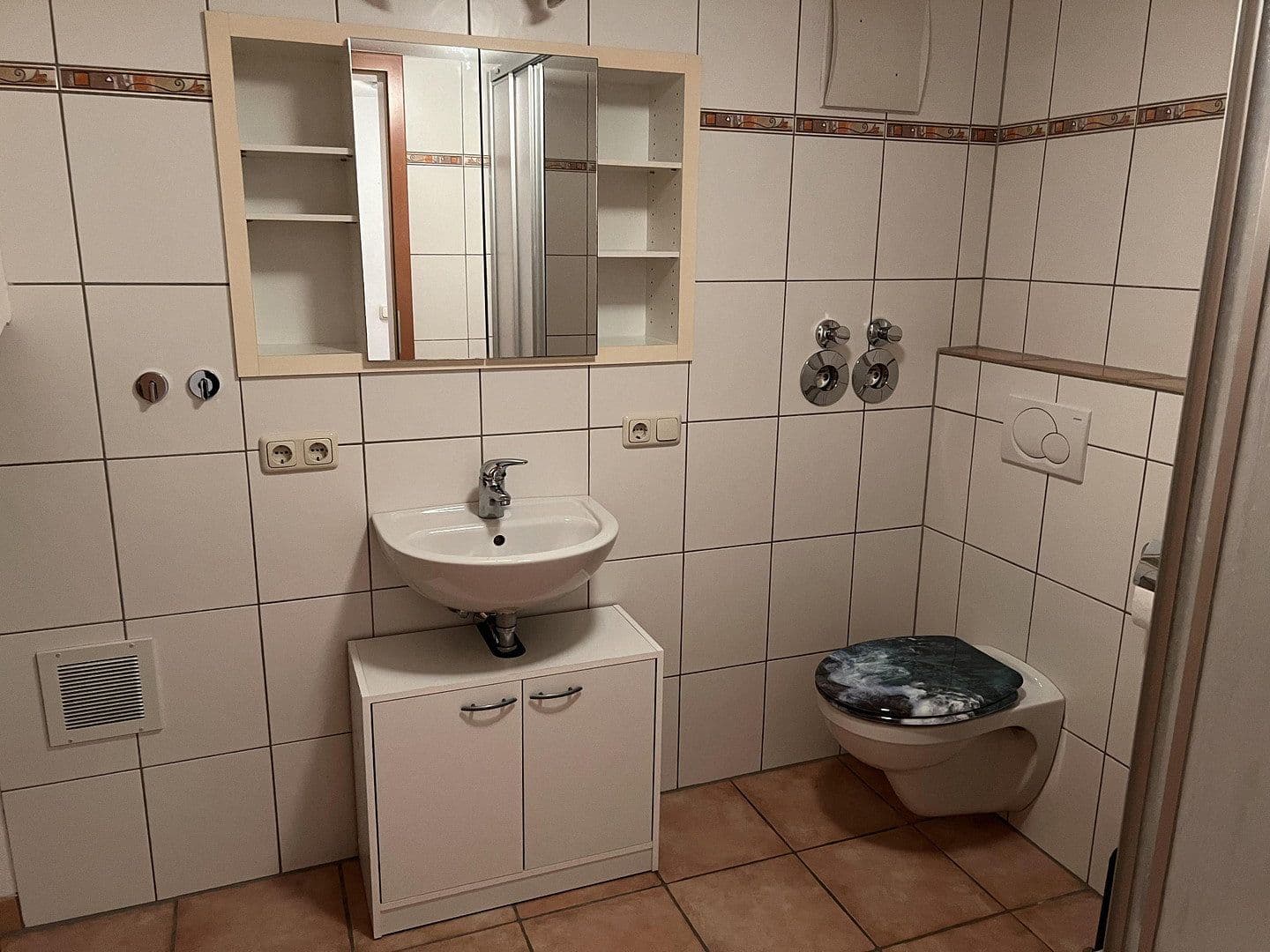 Pronájem bytu 1+1 42 m², Meisenstr.2, Hilgertshausen-Tandern, Bavorsko Pronájem bytu 1+1 42 m², Meisenstr.2, Hilgertshausen-Tandern, Bavorsko