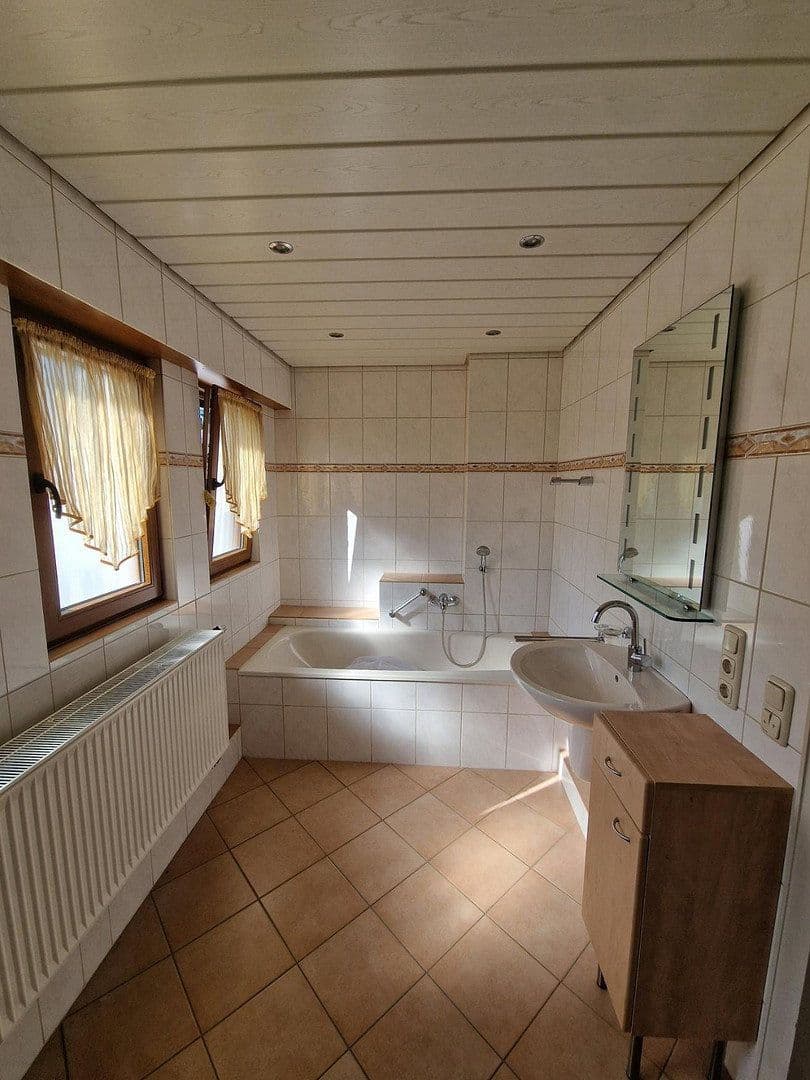 Pronájem domu 115 m², pozemek 650 m², Düren, Severní Porýní-Vestfálsko Pronájem domu 115 m², pozemek 650 m², Düren, Severní Porýní-Vestfálsko