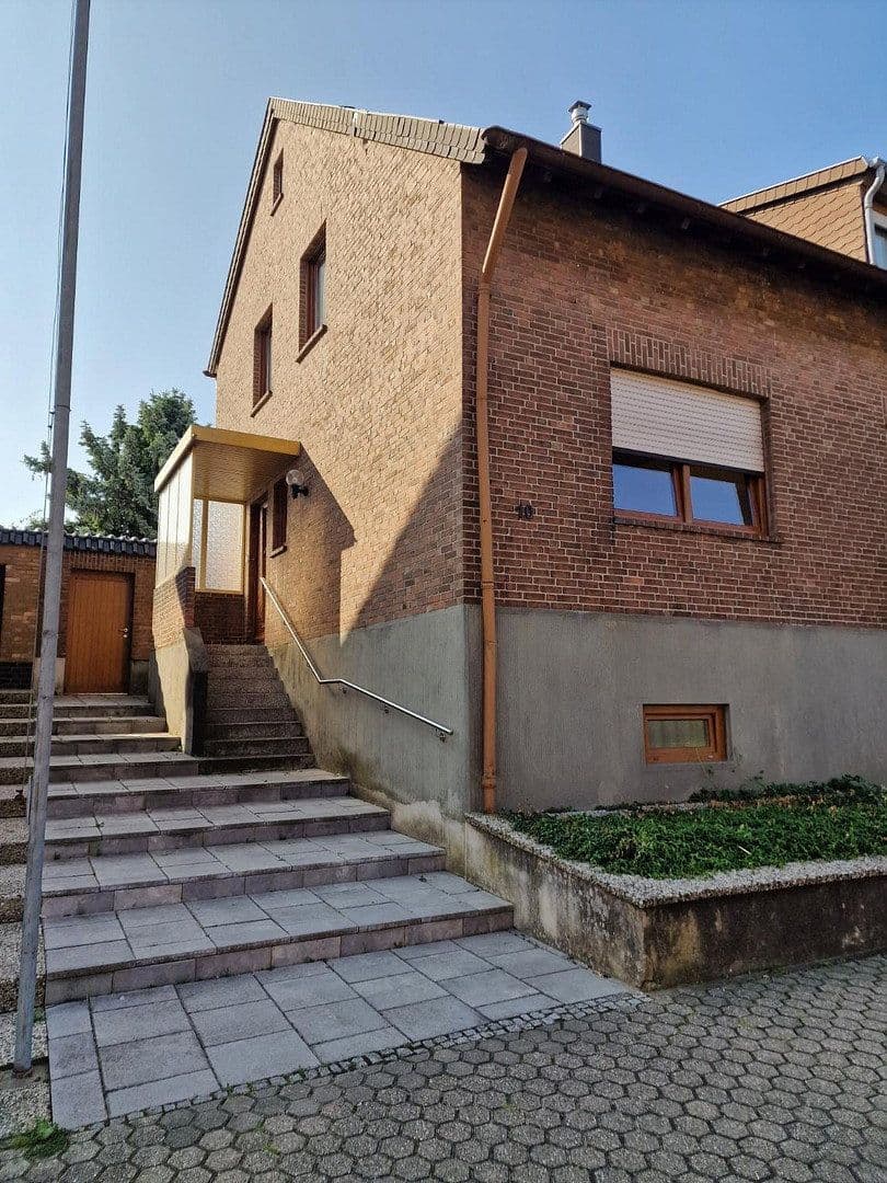 Pronájem domu 115 m², pozemek 650 m², Düren, Severní Porýní-Vestfálsko Pronájem domu 115 m², pozemek 650 m², Düren, Severní Porýní-Vestfálsko