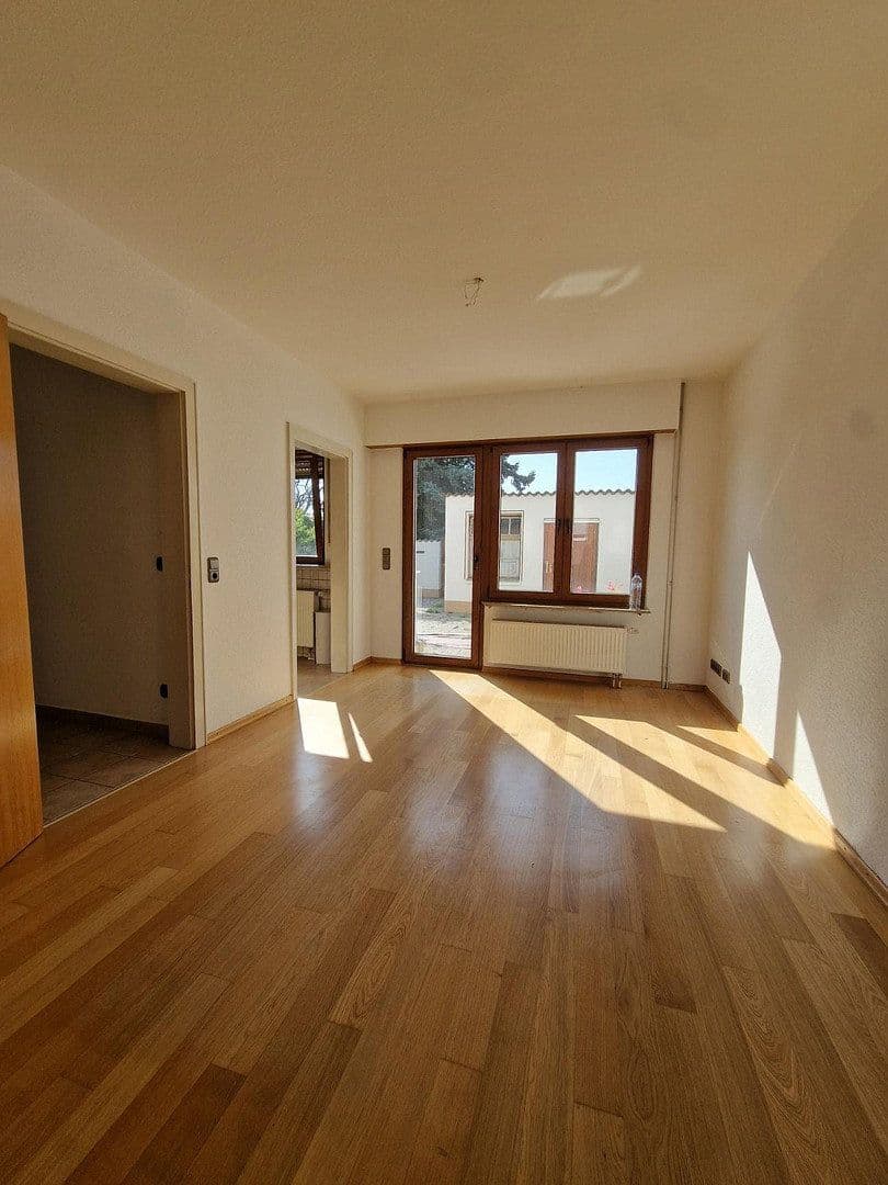 Pronájem domu 115 m², pozemek 650 m², Düren, Severní Porýní-Vestfálsko Pronájem domu 115 m², pozemek 650 m², Düren, Severní Porýní-Vestfálsko