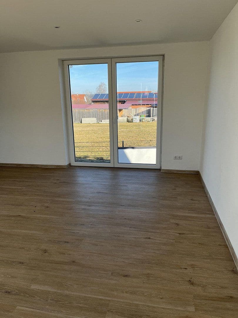 Pronájem bytu 2+1 80 m², Leutenbergstraße 2, Kammlach, Bavorsko Pronájem bytu 2+1 80 m², Leutenbergstraße 2, Kammlach, Bavorsko