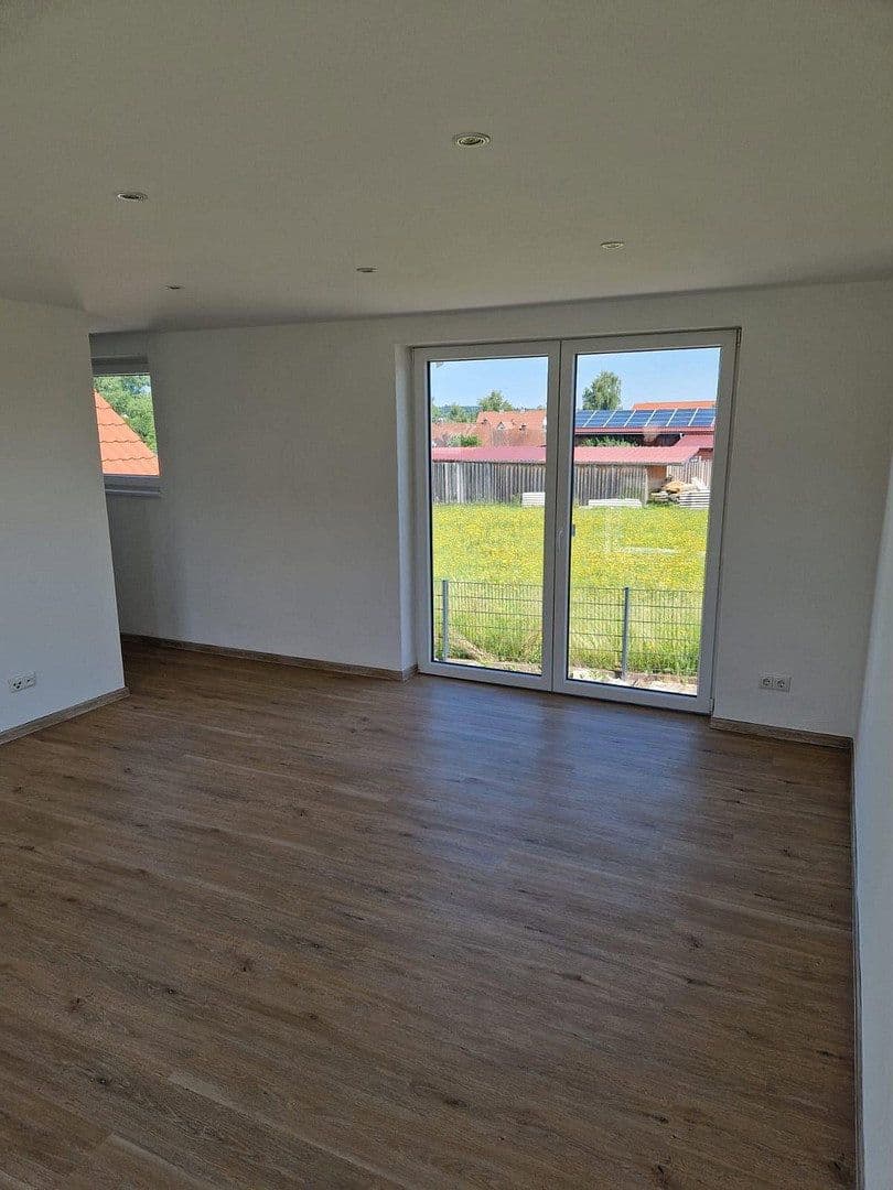 Pronájem bytu 2+1 80 m², Leutenbergstraße 2, Kammlach, Bavorsko Pronájem bytu 2+1 80 m², Leutenbergstraße 2, Kammlach, Bavorsko