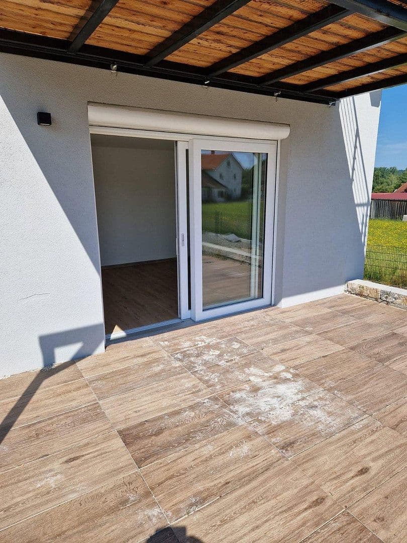 Pronájem bytu 2+1 80 m², Leutenbergstraße 2, Kammlach, Bavorsko Pronájem bytu 2+1 80 m², Leutenbergstraße 2, Kammlach, Bavorsko