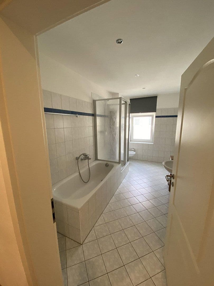Pronájem bytu 3+1 101 m², Erich-Köhn-Straße 90, Leipzig, Sasko Pronájem bytu 3+1 101 m², Erich-Köhn-Straße 90, Leipzig, Sasko