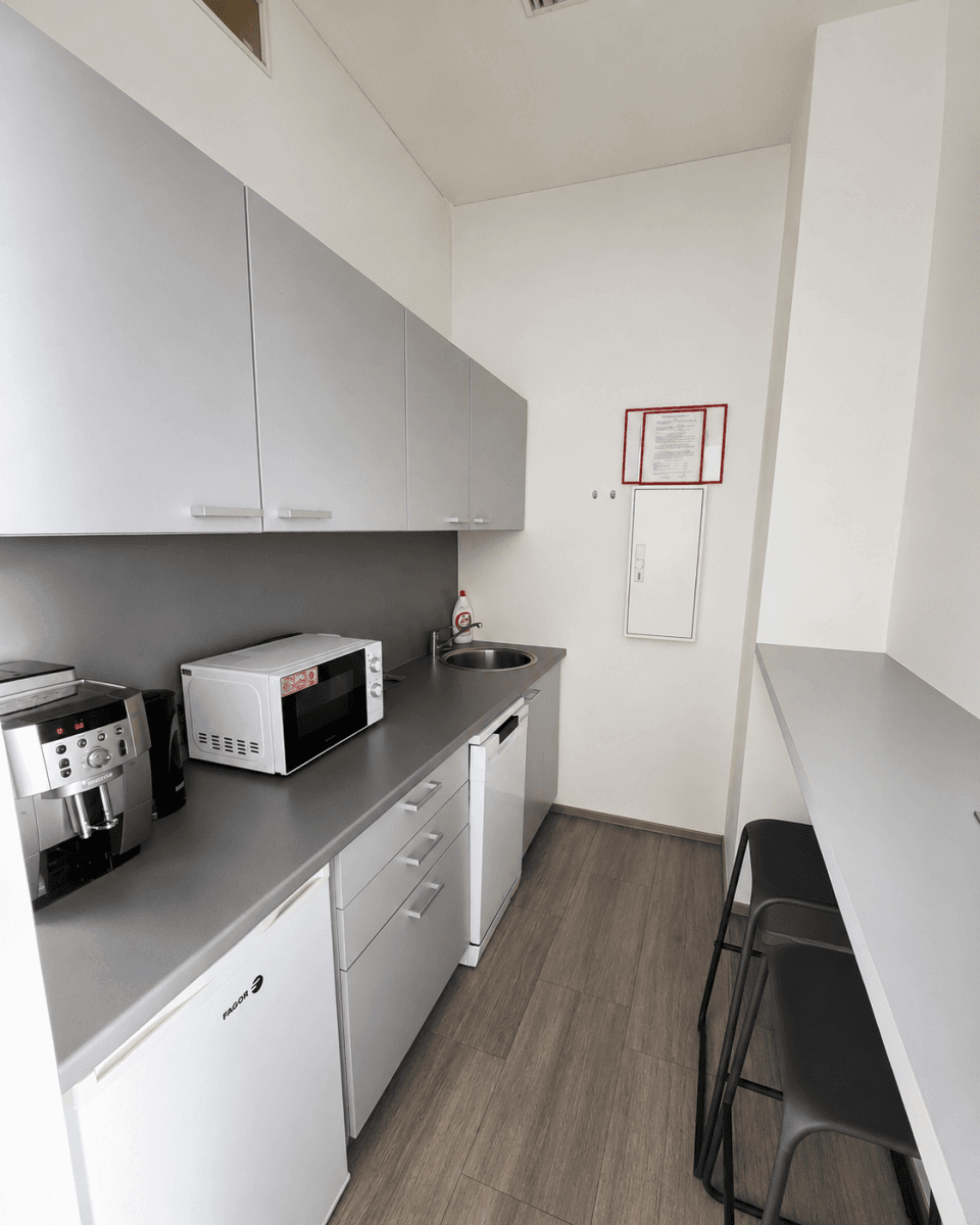 Pronájem kanceláře 45 m², Lomnického, Praha, Praha Pronájem kanceláře 45 m², Lomnického, Praha, Praha