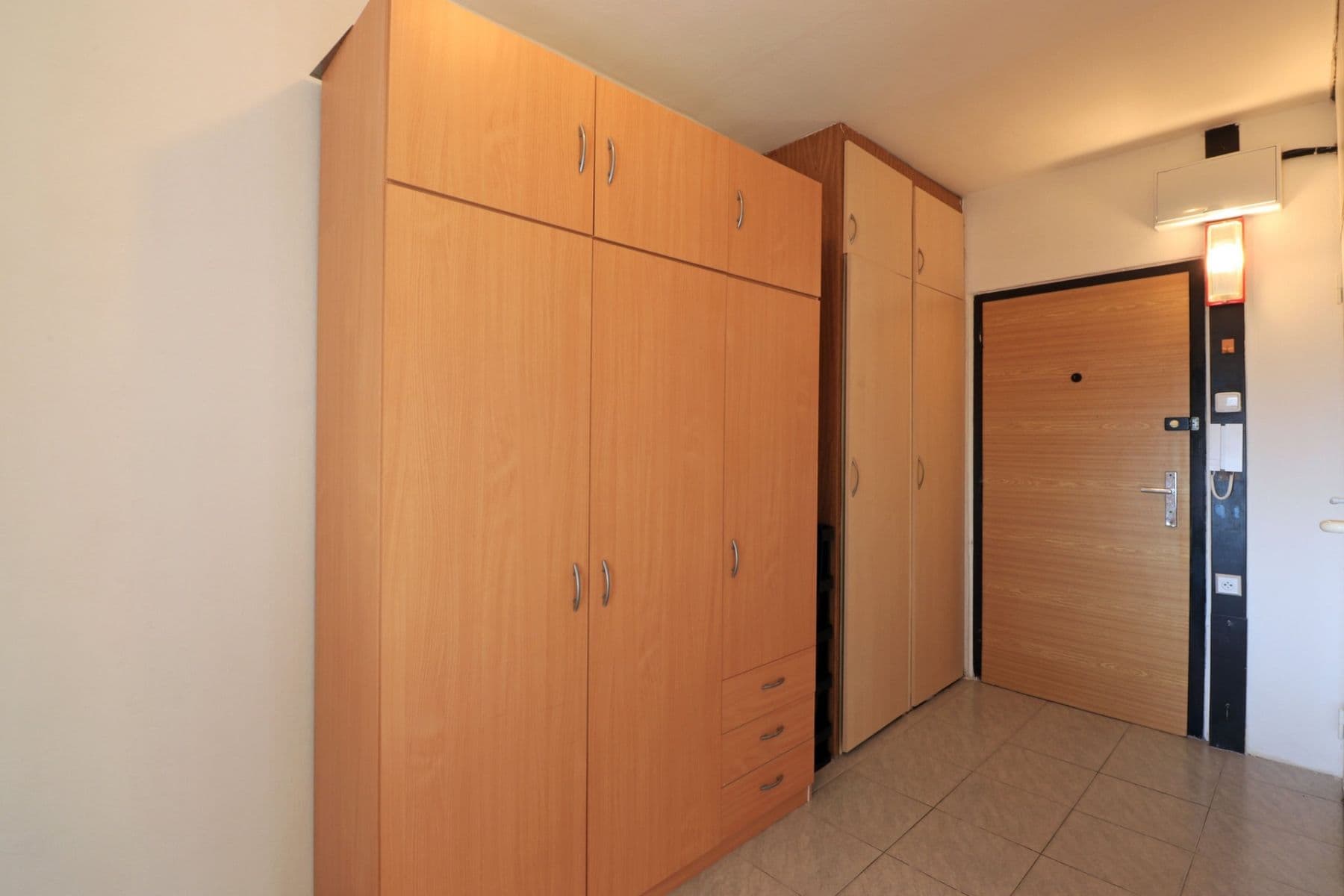Pronájem bytu 2+kk 43 m², Tovární, Beroun, Středočeský kraj Pronájem bytu 2+kk 43 m², Tovární, Beroun, Středočeský kraj