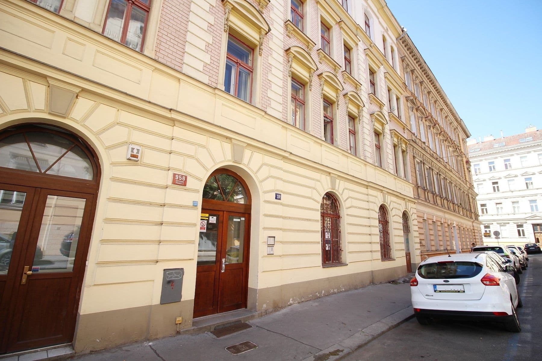 Pronájem bytu 1+1 47 m², Grafická, Praha, Praha Pronájem bytu 1+1 47 m², Grafická, Praha, Praha