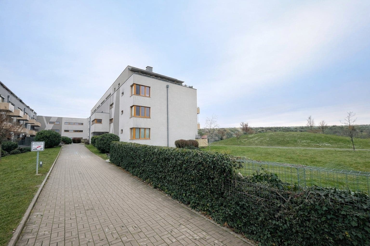 Pronájem bytu 3+kk 67 m², U Hostavického potoka, Praha, Praha Pronájem bytu 3+kk 67 m², U Hostavického potoka, Praha, Praha