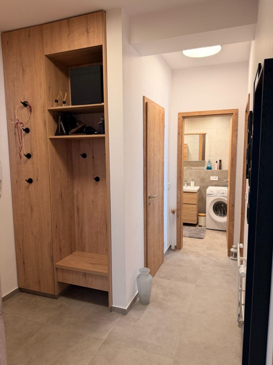 Pronájem bytu 2+kk 58 m², Křižíkova, Čelákovice, Středočeský kraj Pronájem bytu 2+kk 58 m², Křižíkova, Čelákovice, Středočeský kraj