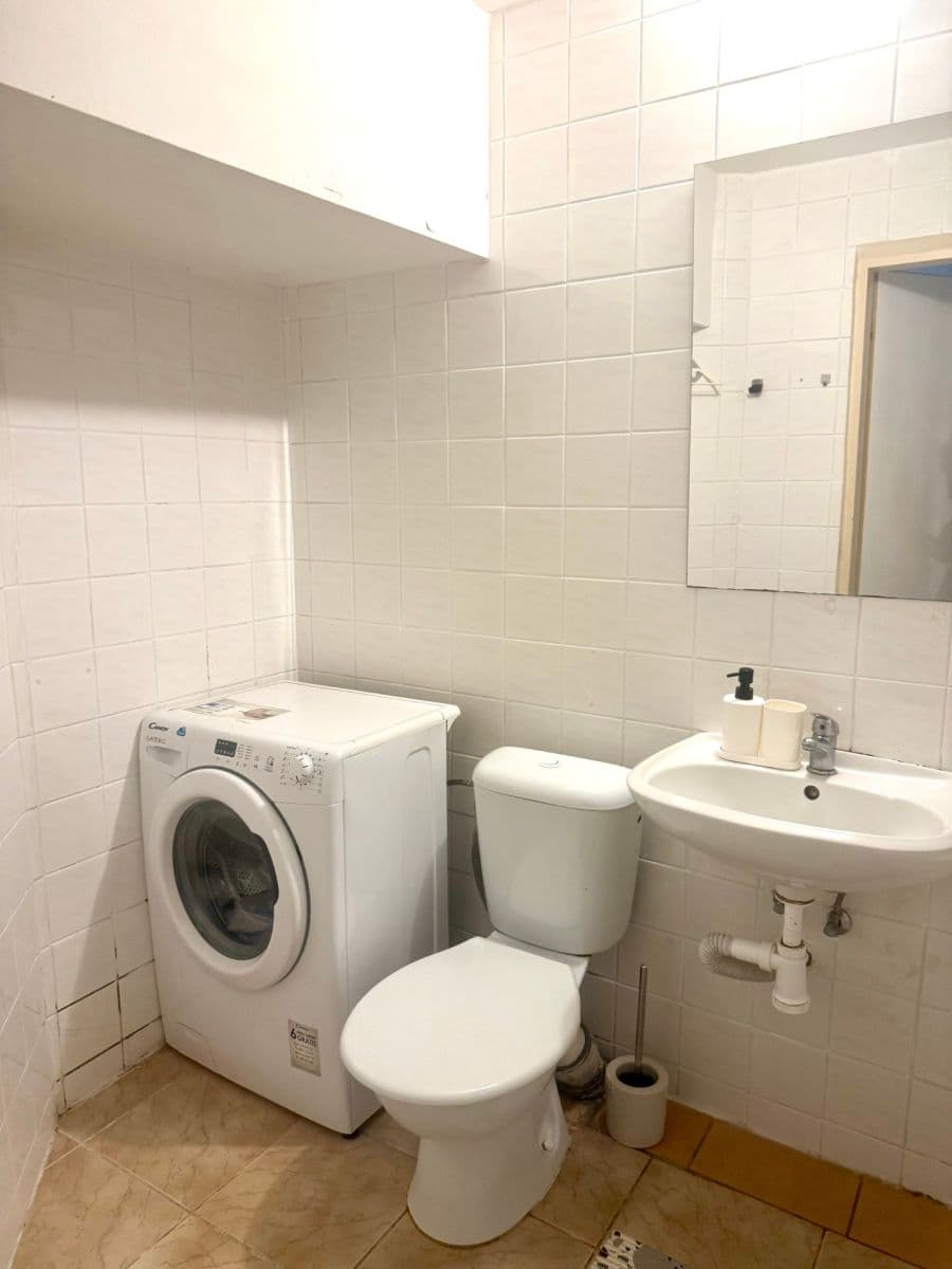 Pronájem bytu 1+1 44 m², Husitská, Praha, Praha Pronájem bytu 1+1 44 m², Husitská, Praha, Praha