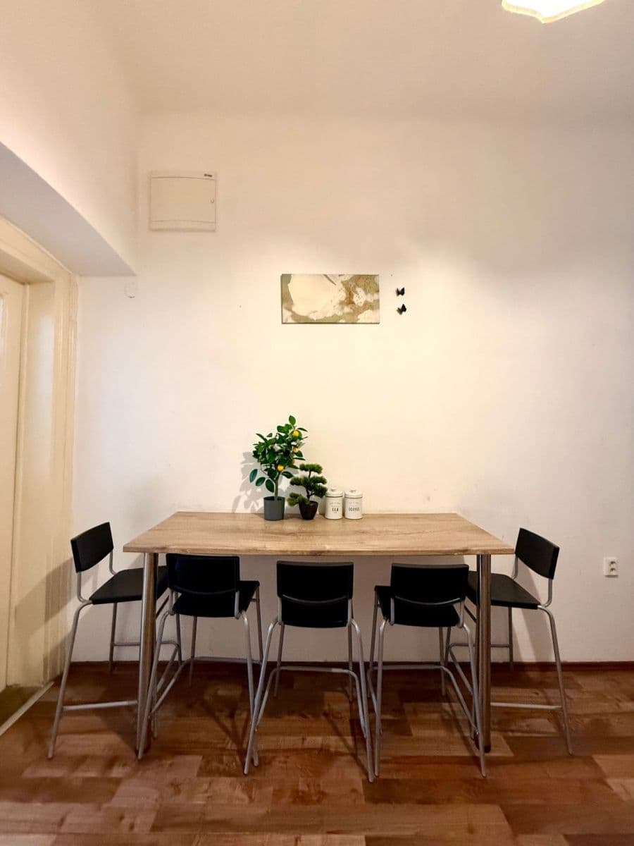 Pronájem bytu 1+1 44 m², Husitská, Praha, Praha Pronájem bytu 1+1 44 m², Husitská, Praha, Praha