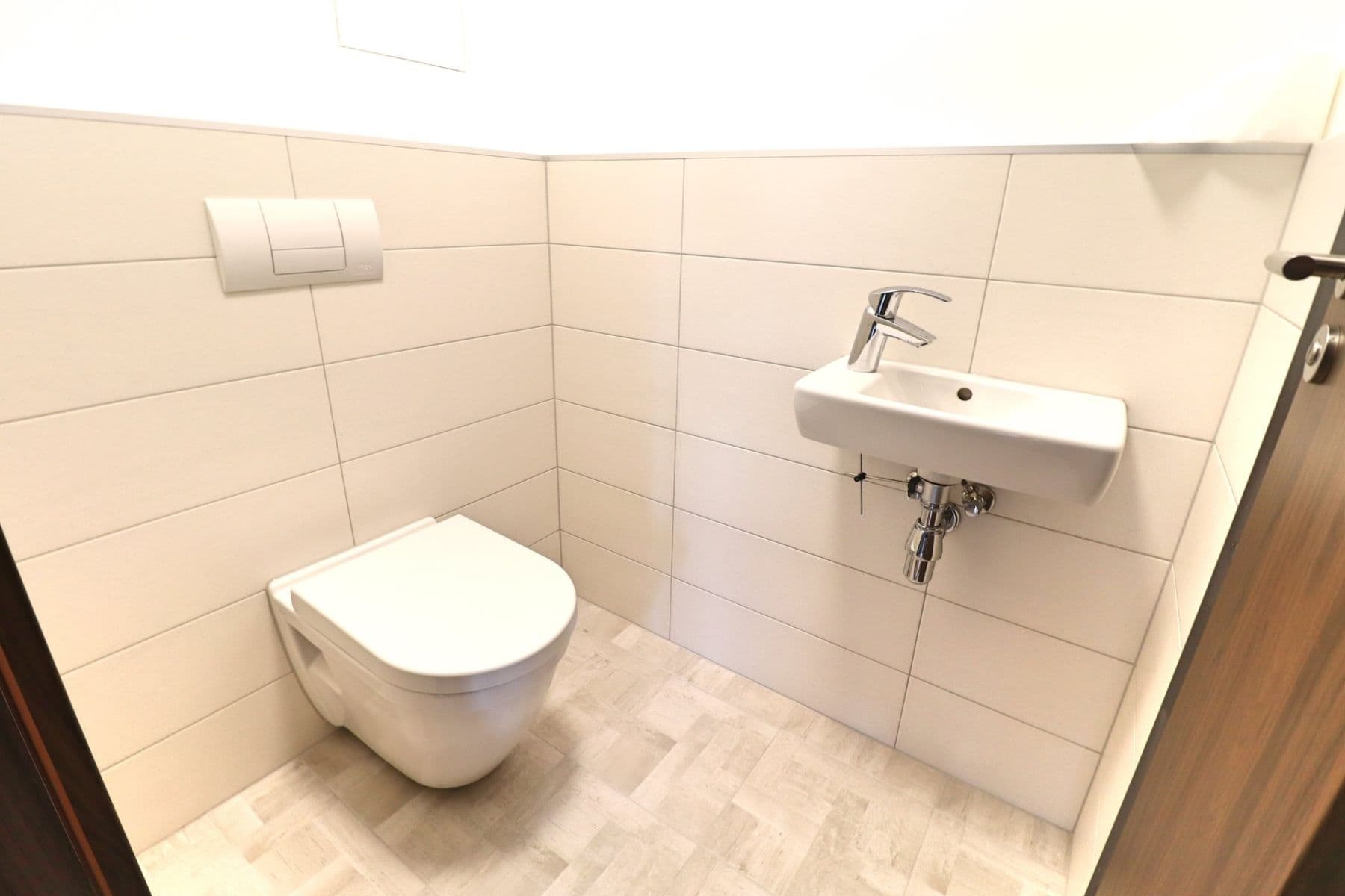 Pronájem bytu 3+kk 75 m², Armádní, Milovice, Středočeský kraj Pronájem bytu 3+kk 75 m², Armádní, Milovice, Středočeský kraj