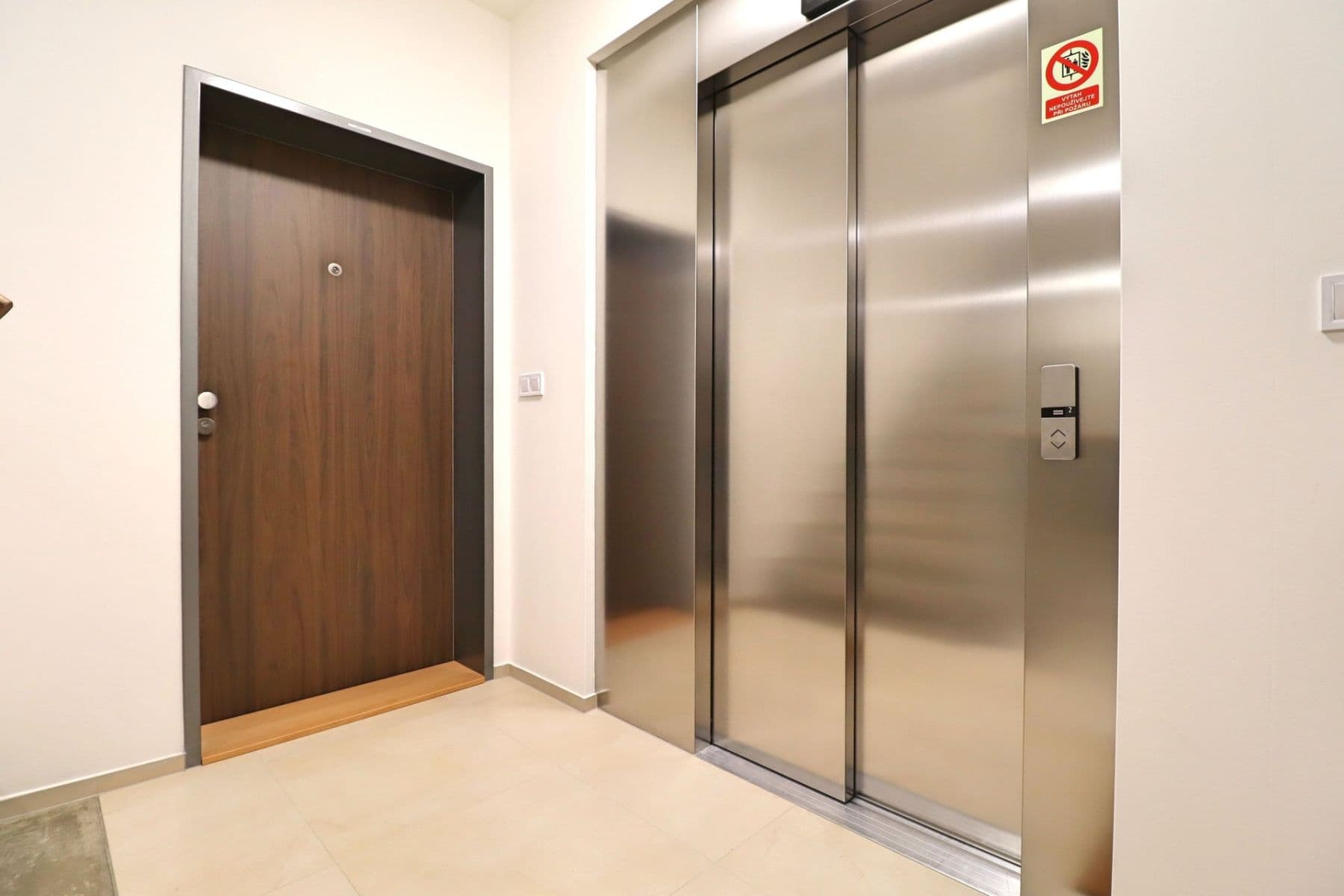 Pronájem bytu 3+kk 75 m², Armádní, Milovice, Středočeský kraj Pronájem bytu 3+kk 75 m², Armádní, Milovice, Středočeský kraj