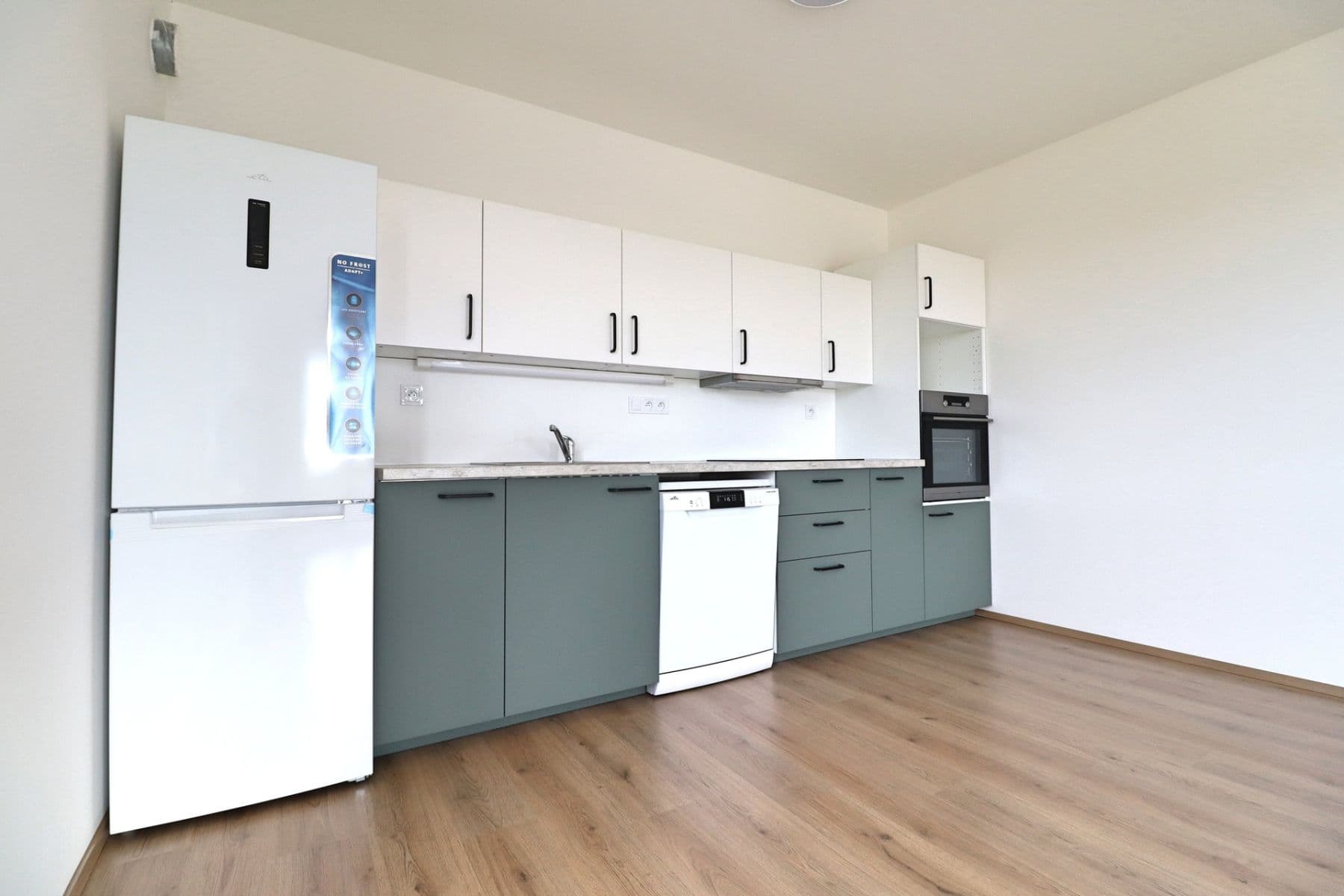 Pronájem bytu 3+kk 75 m², Armádní, Milovice, Středočeský kraj Pronájem bytu 3+kk 75 m², Armádní, Milovice, Středočeský kraj