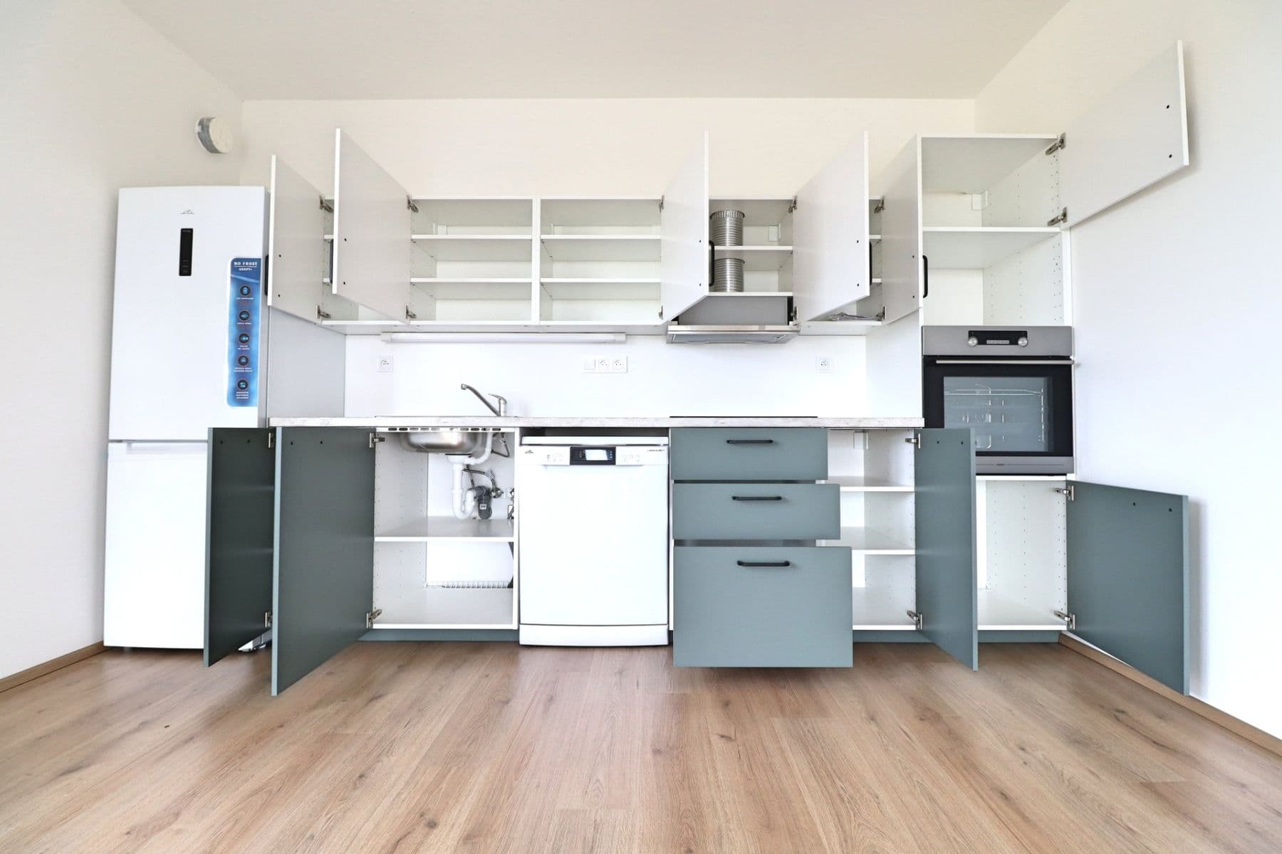 Pronájem bytu 3+kk 75 m², Armádní, Milovice, Středočeský kraj Pronájem bytu 3+kk 75 m², Armádní, Milovice, Středočeský kraj