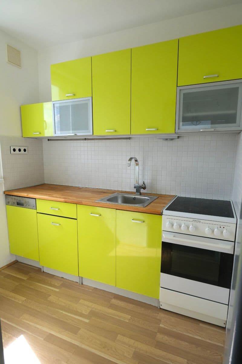 Pronájem bytu 2+1 39 m², Dukelská, Modra, Bratislavský kraj Pronájem bytu 2+1 39 m², Dukelská, Modra, Bratislavský kraj