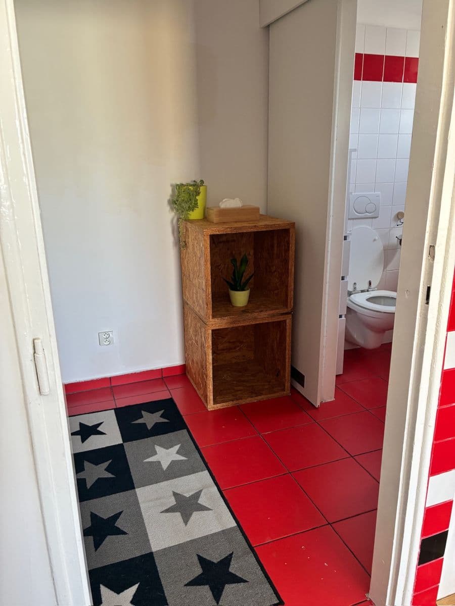Pronájem bytu 1+kk 27 m², U Gymnázia, Praha, Praha Pronájem bytu 1+kk 27 m², U Gymnázia, Praha, Praha