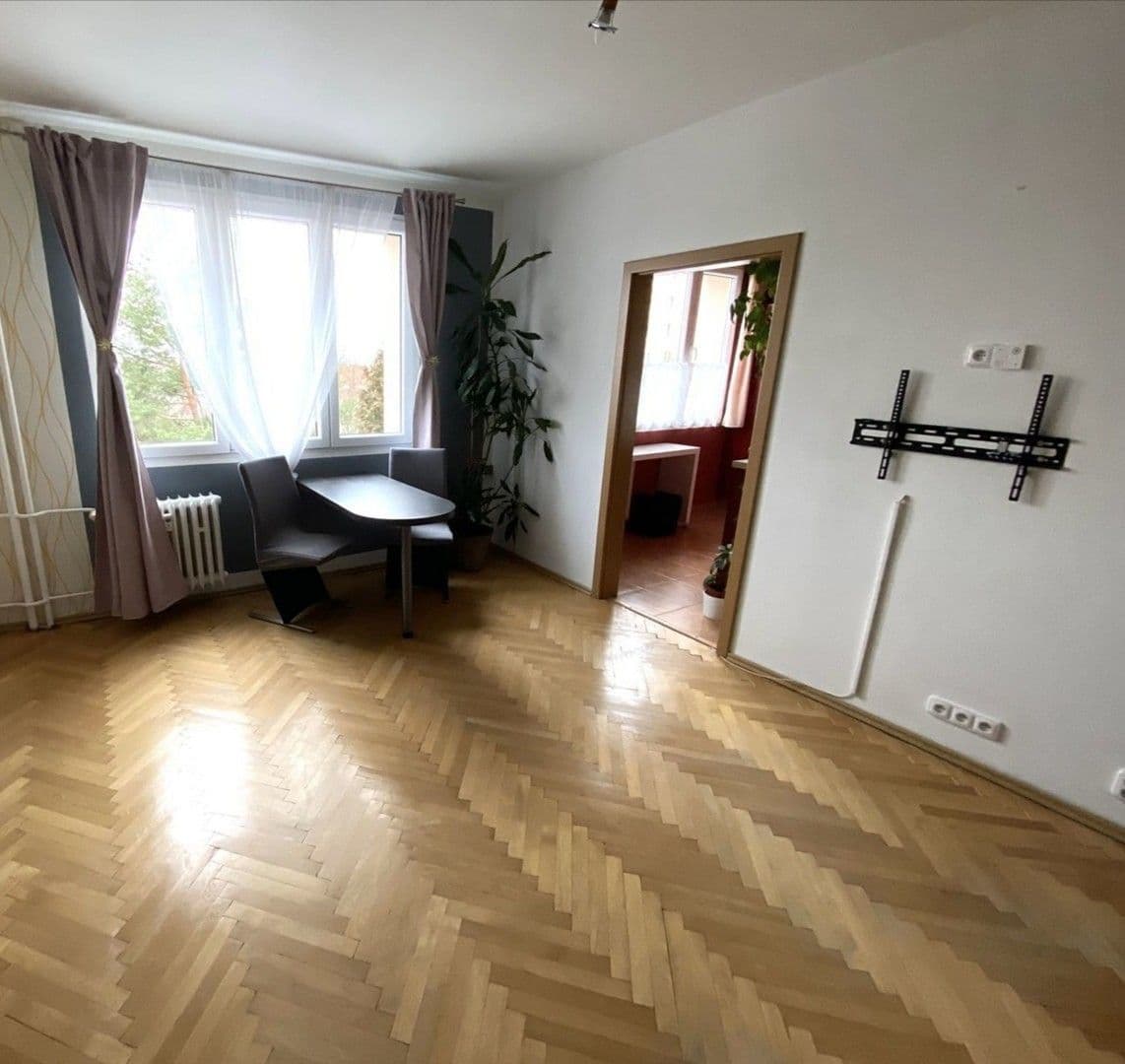 Pronájem bytu 2+1 53 m², Pod Vrchem, Plzeň, Plzeňský kraj Pronájem bytu 2+1 53 m², Pod Vrchem, Plzeň, Plzeňský kraj