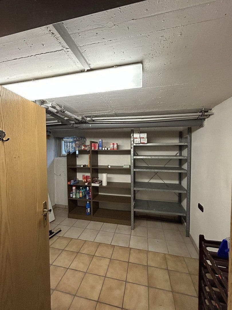 Prodej domu 150 m², pozemek 569 m², Banater Straße 46, Neutraubling, Bavorsko Prodej domu 150 m², pozemek 569 m², Banater Straße 46, Neutraubling, Bavorsko