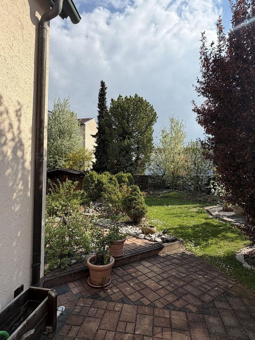 Prodej domu 150 m², pozemek 569 m², Banater Straße 46, Neutraubling, Bavorsko Prodej domu 150 m², pozemek 569 m², Banater Straße 46, Neutraubling, Bavorsko