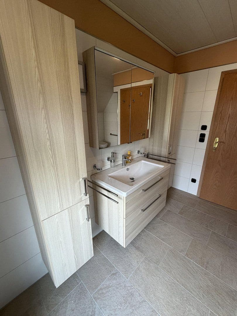 Prodej domu 150 m², pozemek 569 m², Banater Straße 46, Neutraubling, Bavorsko Prodej domu 150 m², pozemek 569 m², Banater Straße 46, Neutraubling, Bavorsko
