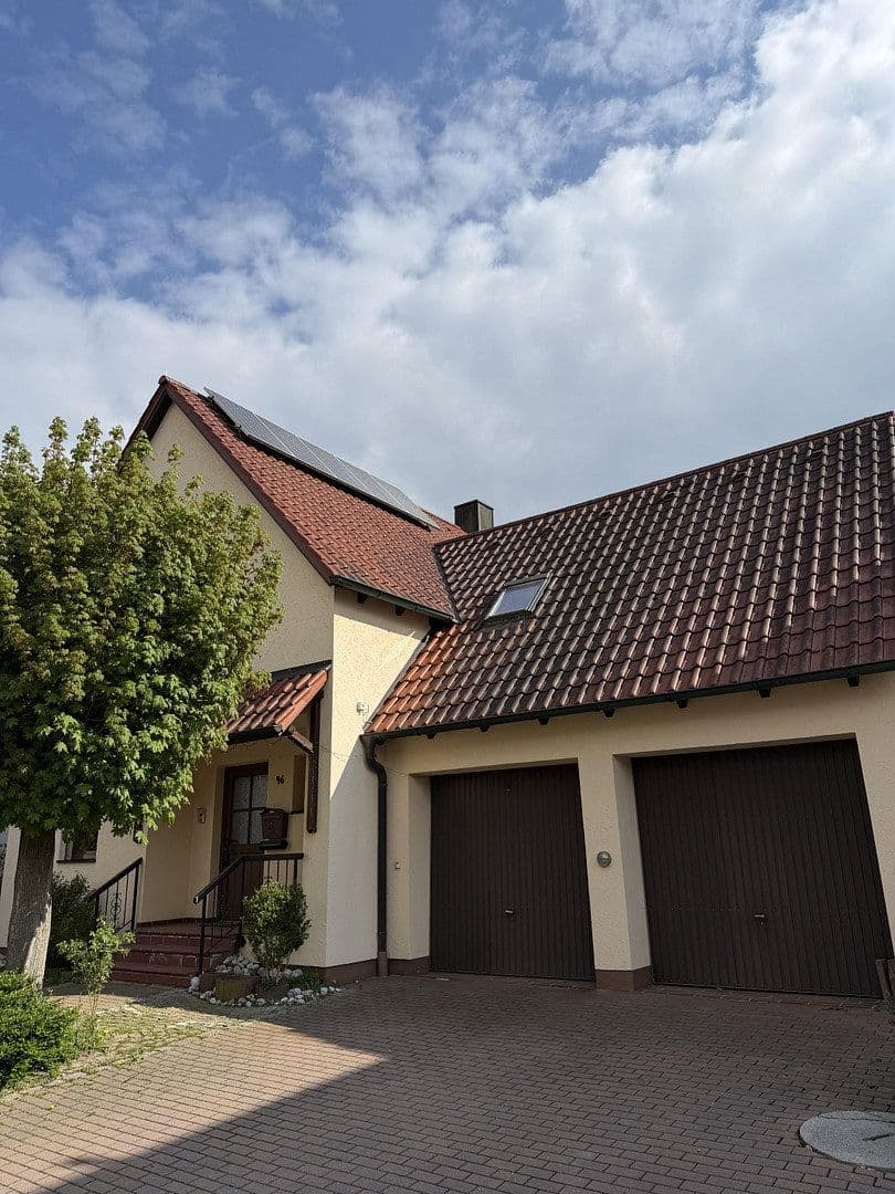 Prodej domu 150 m², pozemek 569 m², Banater Straße 46, Neutraubling, Bavorsko Prodej domu 150 m², pozemek 569 m², Banater Straße 46, Neutraubling, Bavorsko