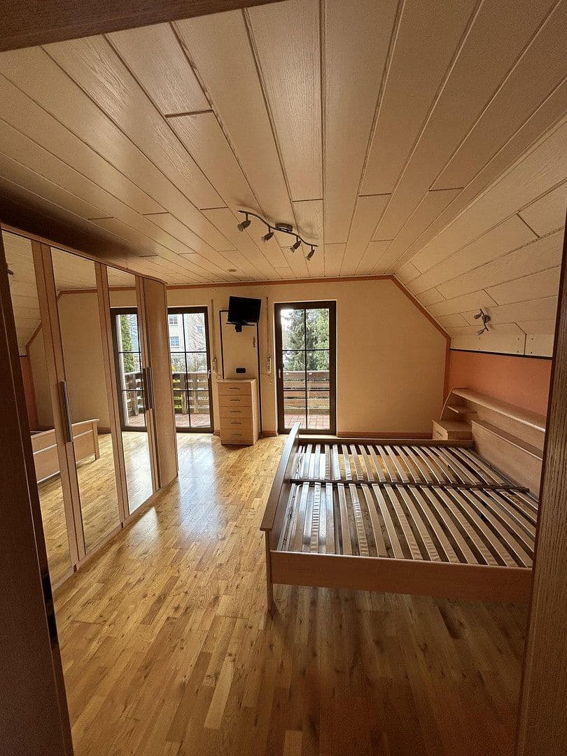Prodej domu 150 m², pozemek 569 m², Banater Straße 46, Neutraubling, Bavorsko Prodej domu 150 m², pozemek 569 m², Banater Straße 46, Neutraubling, Bavorsko