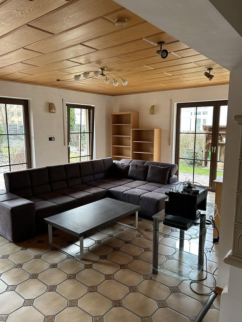 Prodej domu 150 m², pozemek 569 m², Banater Straße 46, Neutraubling, Bavorsko Prodej domu 150 m², pozemek 569 m², Banater Straße 46, Neutraubling, Bavorsko