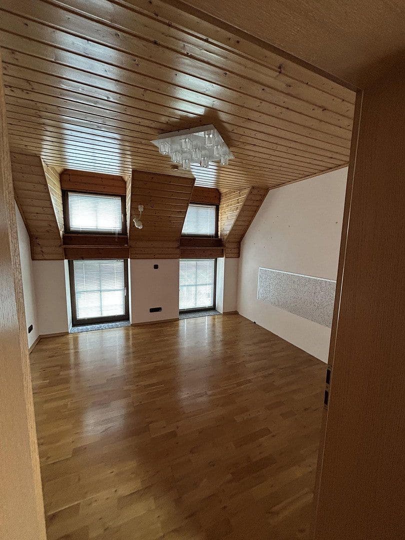 Prodej domu 150 m², pozemek 569 m², Banater Straße 46, Neutraubling, Bavorsko Prodej domu 150 m², pozemek 569 m², Banater Straße 46, Neutraubling, Bavorsko
