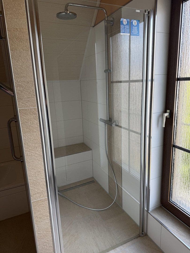 Prodej domu 150 m², pozemek 569 m², Banater Straße 46, Neutraubling, Bavorsko Prodej domu 150 m², pozemek 569 m², Banater Straße 46, Neutraubling, Bavorsko