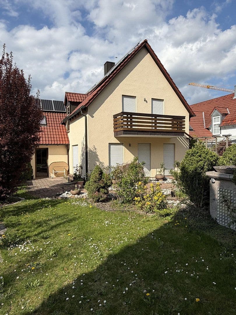 Prodej domu 150 m², pozemek 569 m², Banater Straße 46, Neutraubling, Bavorsko Prodej domu 150 m², pozemek 569 m², Banater Straße 46, Neutraubling, Bavorsko