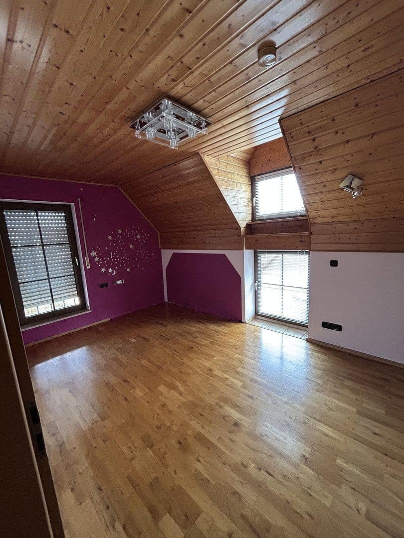 Prodej domu 150 m², pozemek 569 m², Banater Straße 46, Neutraubling, Bavorsko Prodej domu 150 m², pozemek 569 m², Banater Straße 46, Neutraubling, Bavorsko