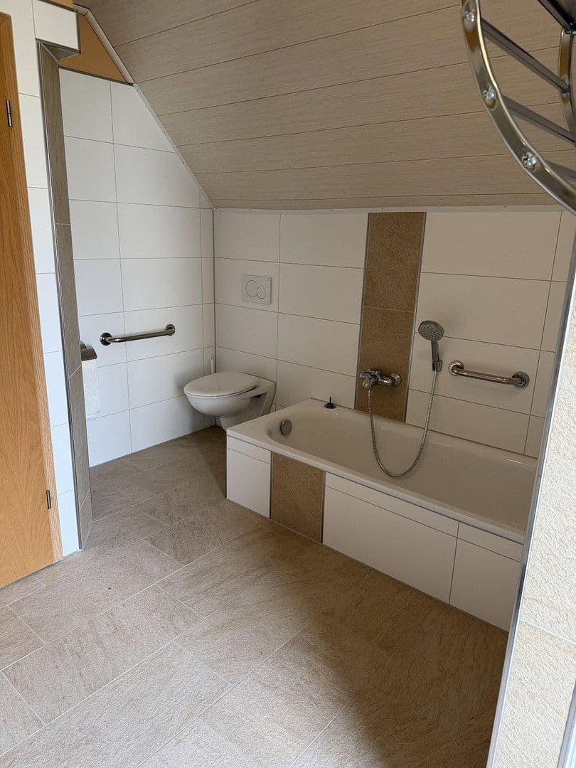 Prodej domu 150 m², pozemek 569 m², Banater Straße 46, Neutraubling, Bavorsko Prodej domu 150 m², pozemek 569 m², Banater Straße 46, Neutraubling, Bavorsko