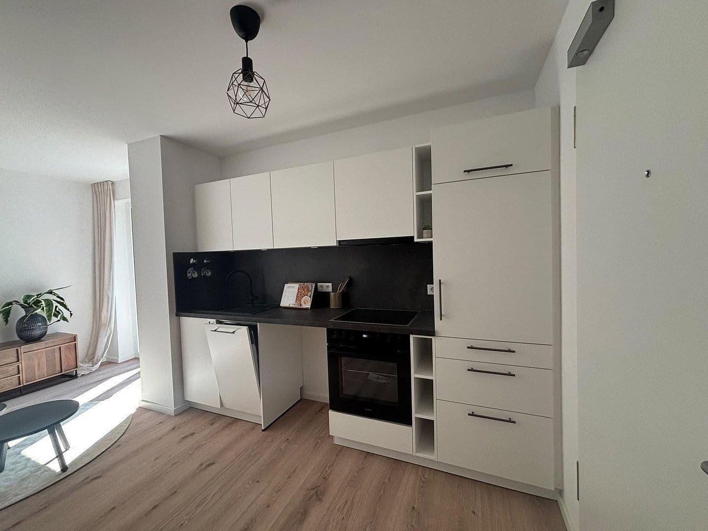Pronájem bytu 3+1 87 m², Schweinauer Hauptstraße 1, Nürnberg, Bavorsko Pronájem bytu 3+1 87 m², Schweinauer Hauptstraße 1, Nürnberg, Bavorsko
