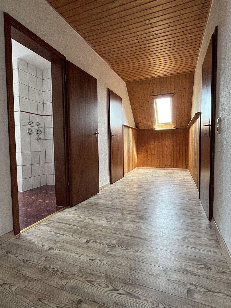 Pronájem bytu 4+1 100 m², Schneeberger Straße 2, Chemnitz, Sasko Pronájem bytu 4+1 100 m², Schneeberger Straße 2, Chemnitz, Sasko