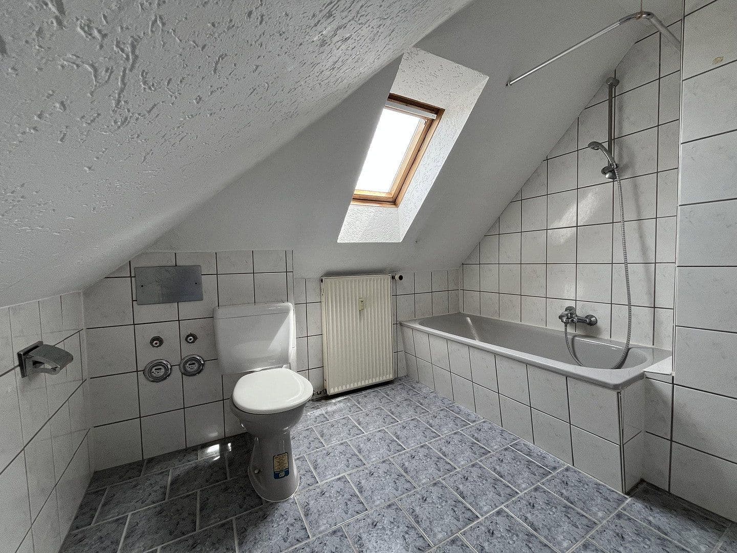 Pronájem bytu 4+1 100 m², Schneeberger Straße 2, Chemnitz, Sasko Pronájem bytu 4+1 100 m², Schneeberger Straße 2, Chemnitz, Sasko