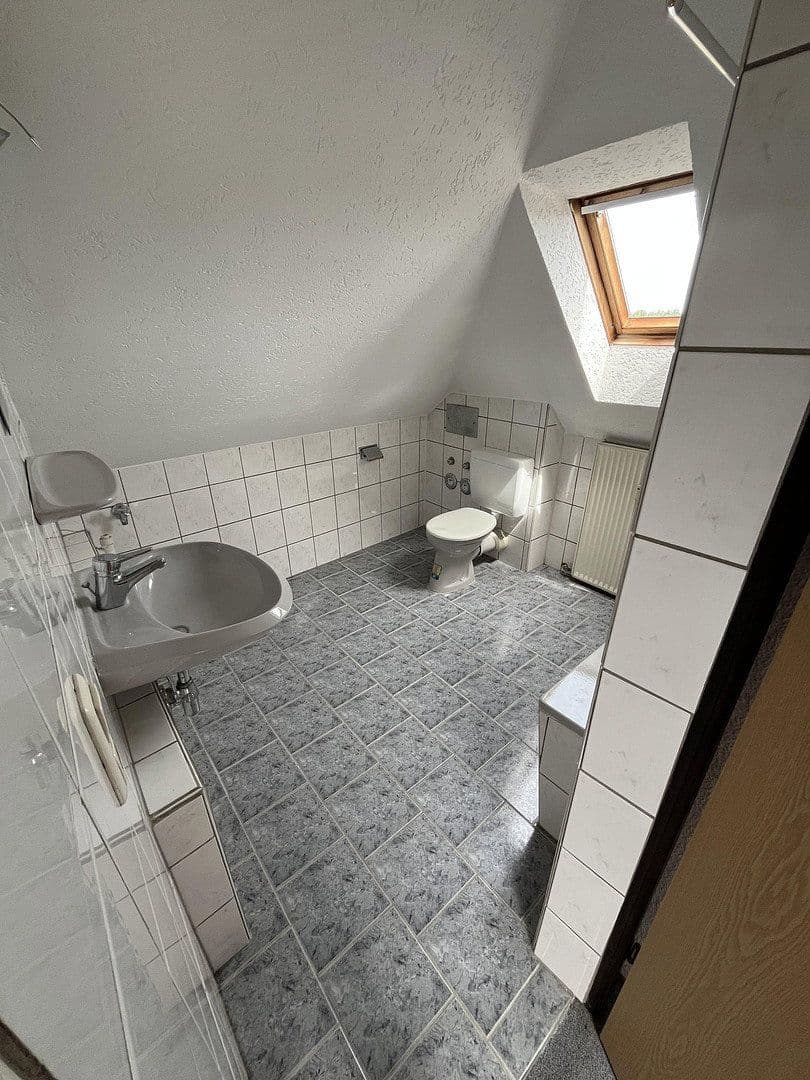 Pronájem bytu 4+1 100 m², Schneeberger Straße 2, Chemnitz, Sasko Pronájem bytu 4+1 100 m², Schneeberger Straße 2, Chemnitz, Sasko