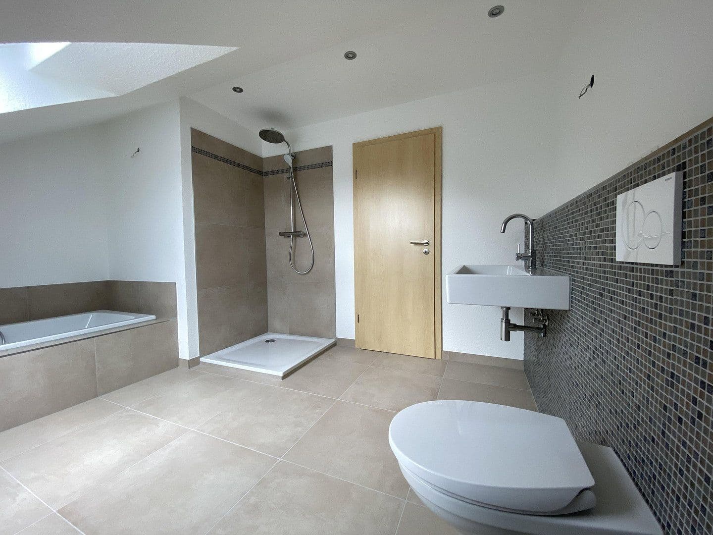 Pronájem bytu 4+kk 149 m², Rödermark, Hessen Pronájem bytu 4+kk 149 m², Rödermark, Hessen