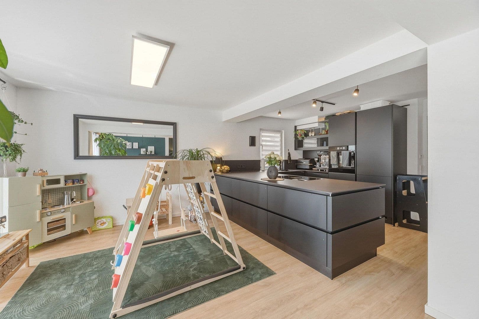 Pronájem domu 206 m², pozemek 128 m², Stuttgart, Bádensko-Württembersko Pronájem domu 206 m², pozemek 128 m², Stuttgart, Bádensko-Württembersko