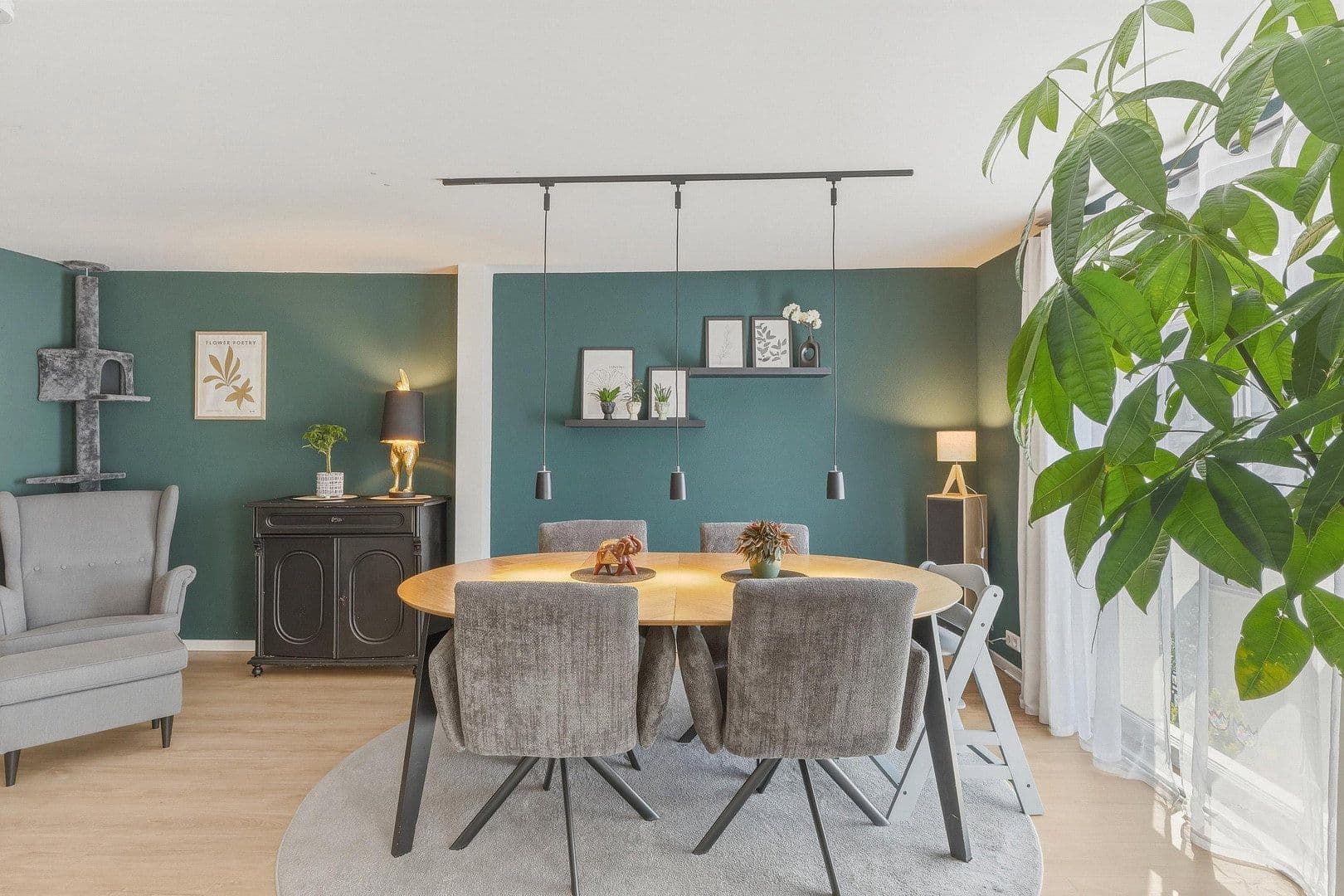 Pronájem domu 206 m², pozemek 128 m², Stuttgart, Bádensko-Württembersko Pronájem domu 206 m², pozemek 128 m², Stuttgart, Bádensko-Württembersko