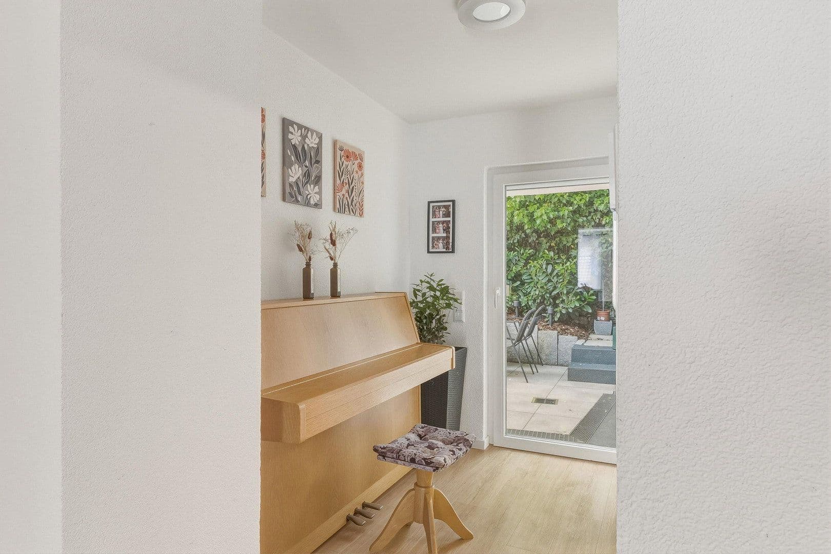 Pronájem domu 206 m², pozemek 128 m², Stuttgart, Bádensko-Württembersko Pronájem domu 206 m², pozemek 128 m², Stuttgart, Bádensko-Württembersko