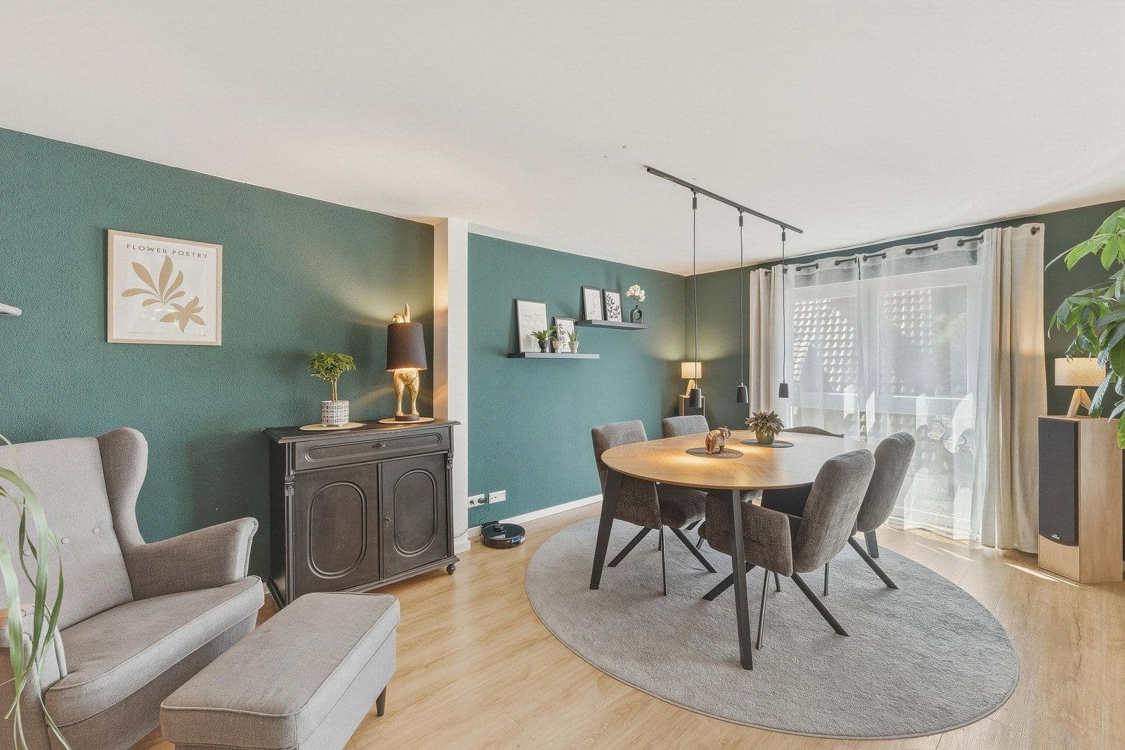 Pronájem domu 206 m², pozemek 128 m², Stuttgart, Bádensko-Württembersko Pronájem domu 206 m², pozemek 128 m², Stuttgart, Bádensko-Württembersko