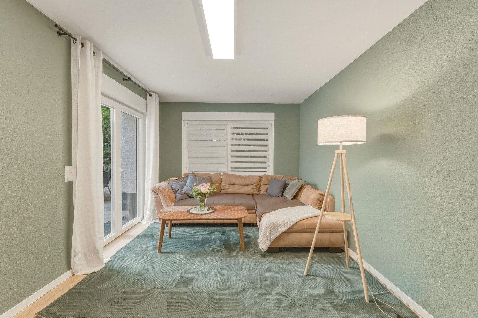 Pronájem domu 206 m², pozemek 128 m², Stuttgart, Bádensko-Württembersko Pronájem domu 206 m², pozemek 128 m², Stuttgart, Bádensko-Württembersko