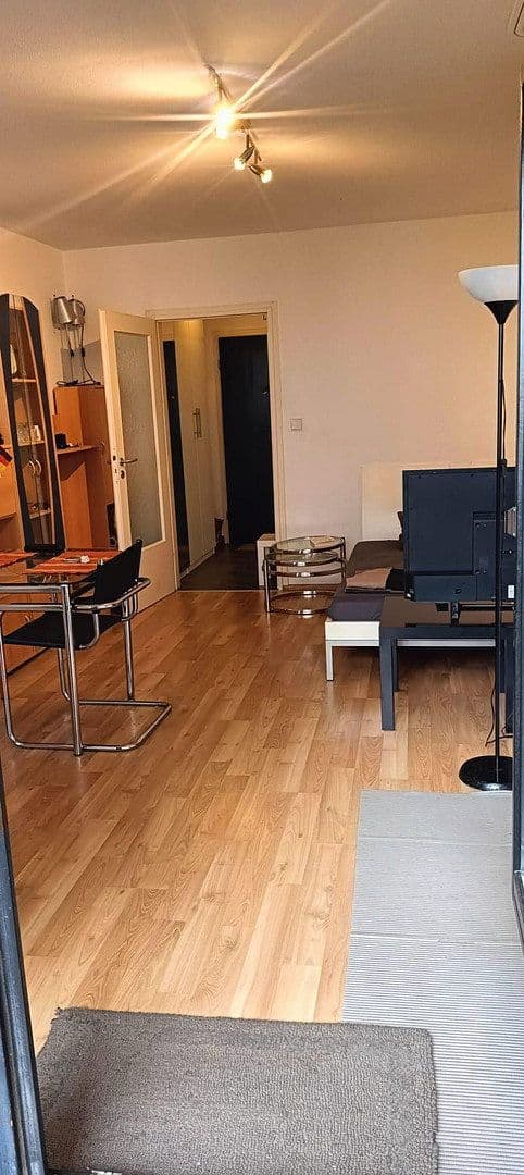 Prodej bytu 1+1 30 m², Tucholskystr. 79, Frankfurt, Hessen Prodej bytu 1+1 30 m², Tucholskystr. 79, Frankfurt, Hessen