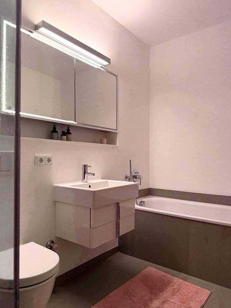 Prodej bytu 3+1 92 m², Jürgen-Töpfer-Strasse 45, Hamburg, Hamburg Prodej bytu 3+1 92 m², Jürgen-Töpfer-Strasse 45, Hamburg, Hamburg