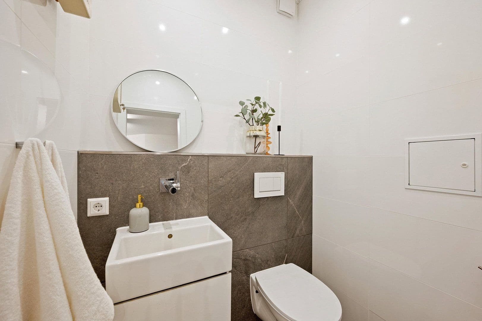 Prodej bytu 4+1 159 m², Bensheimerstraße 1-3, Lorsch, Hessen Prodej bytu 4+1 159 m², Bensheimerstraße 1-3, Lorsch, Hessen