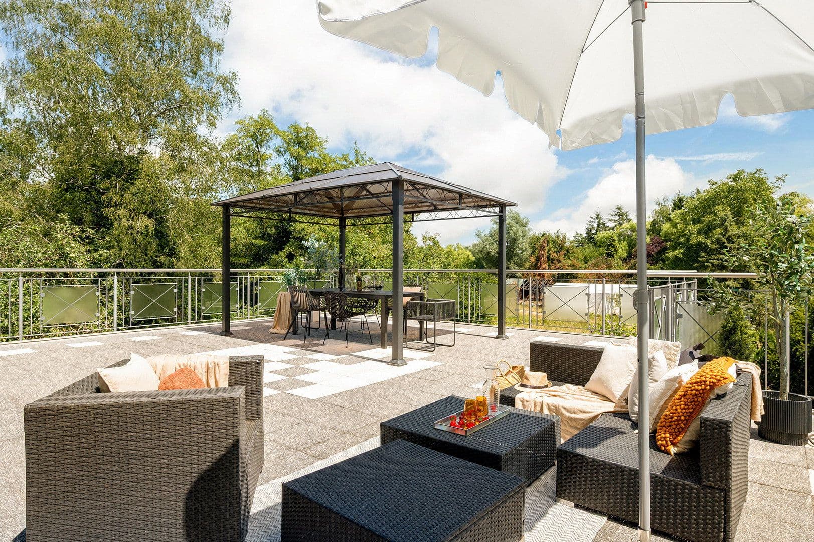 Prodej bytu 4+1 159 m², Bensheimerstraße 1-3, Lorsch, Hessen Prodej bytu 4+1 159 m², Bensheimerstraße 1-3, Lorsch, Hessen