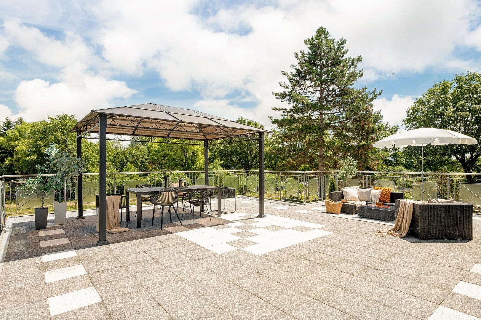 Prodej bytu 4+1 159 m², Bensheimerstraße 1-3, Lorsch, Hessen Prodej bytu 4+1 159 m², Bensheimerstraße 1-3, Lorsch, Hessen